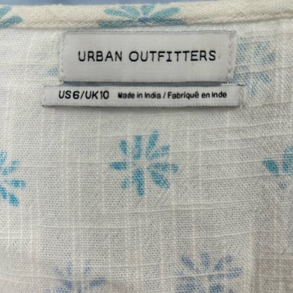 Urban Outfitters Molly Skort Floral Romper US Size 6 White Red V-neck Wrap Style - Picture 9 of 11